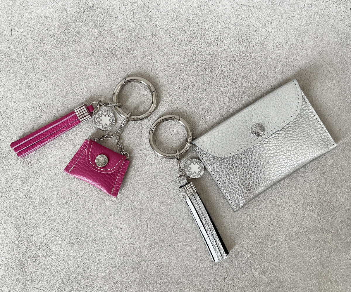 サロンドアルファードの別売りバッグチャームはバリエーション豊か。組み合わせ次第で、洗練されたスタイルを演出